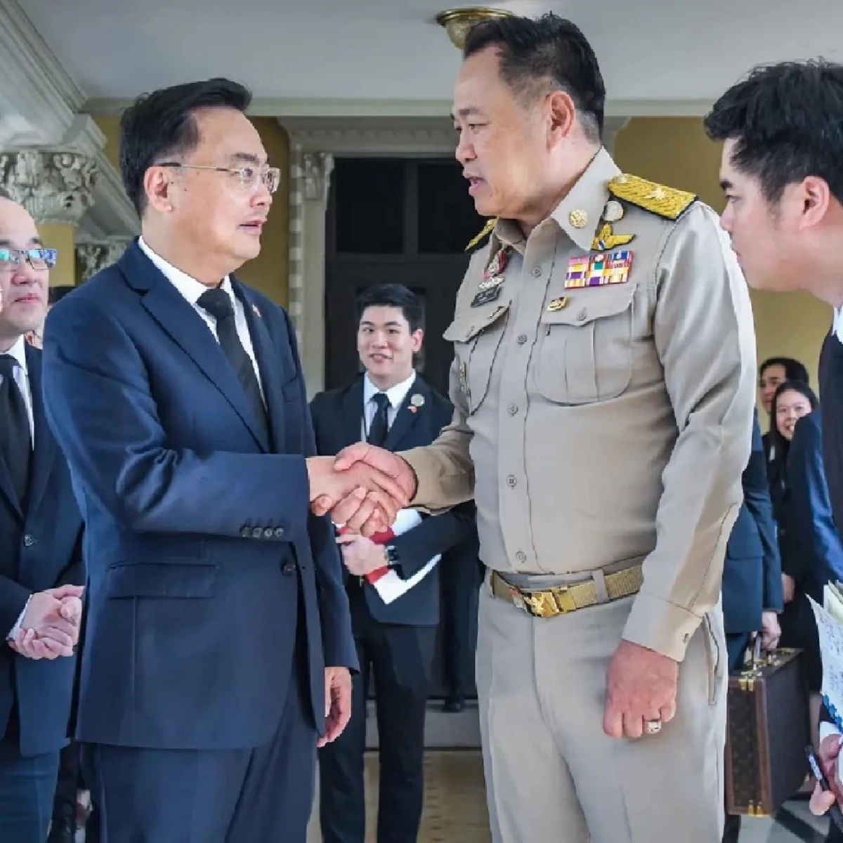 จีนมอบ 30 ล้านช่วยฟื้นฟูน้ำท่วมใต้ นายกฯ ขอบคุณไมตรีสองชาติ