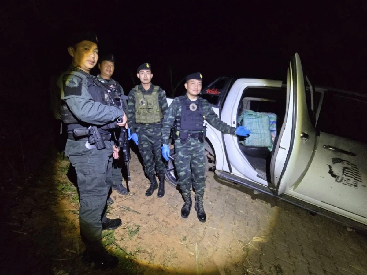 หน่วยเฉพาะกิจทัพเจ้าตากสกัดจับยาบ้า 2.8 ล้านเม็ด คนขับหลบหนี!