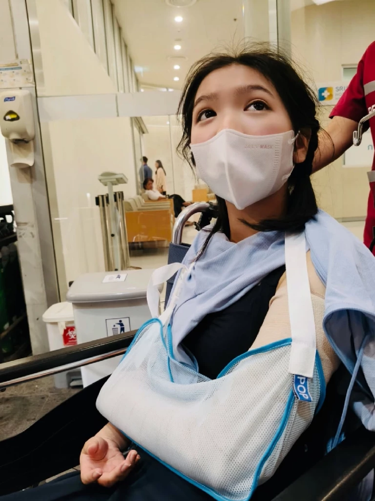 ลื่นล้มระทึก นาที \"น้องอินเตอร์\" แขนหัก ต้องผ่าตัดดามเหล็ก