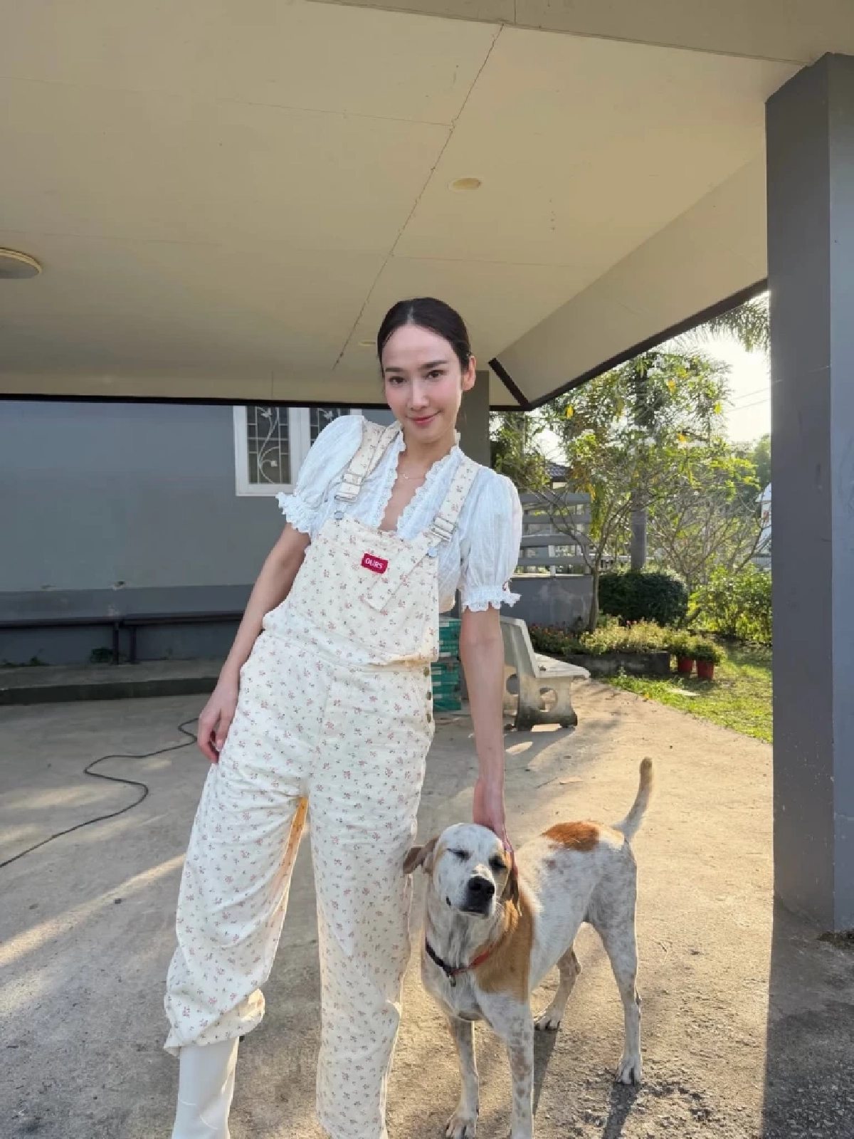 ส่องบ้านสวนต่างจังหวัดของ “อั้ม พัชราภา”  รายล้อมด้วยต้นไม้