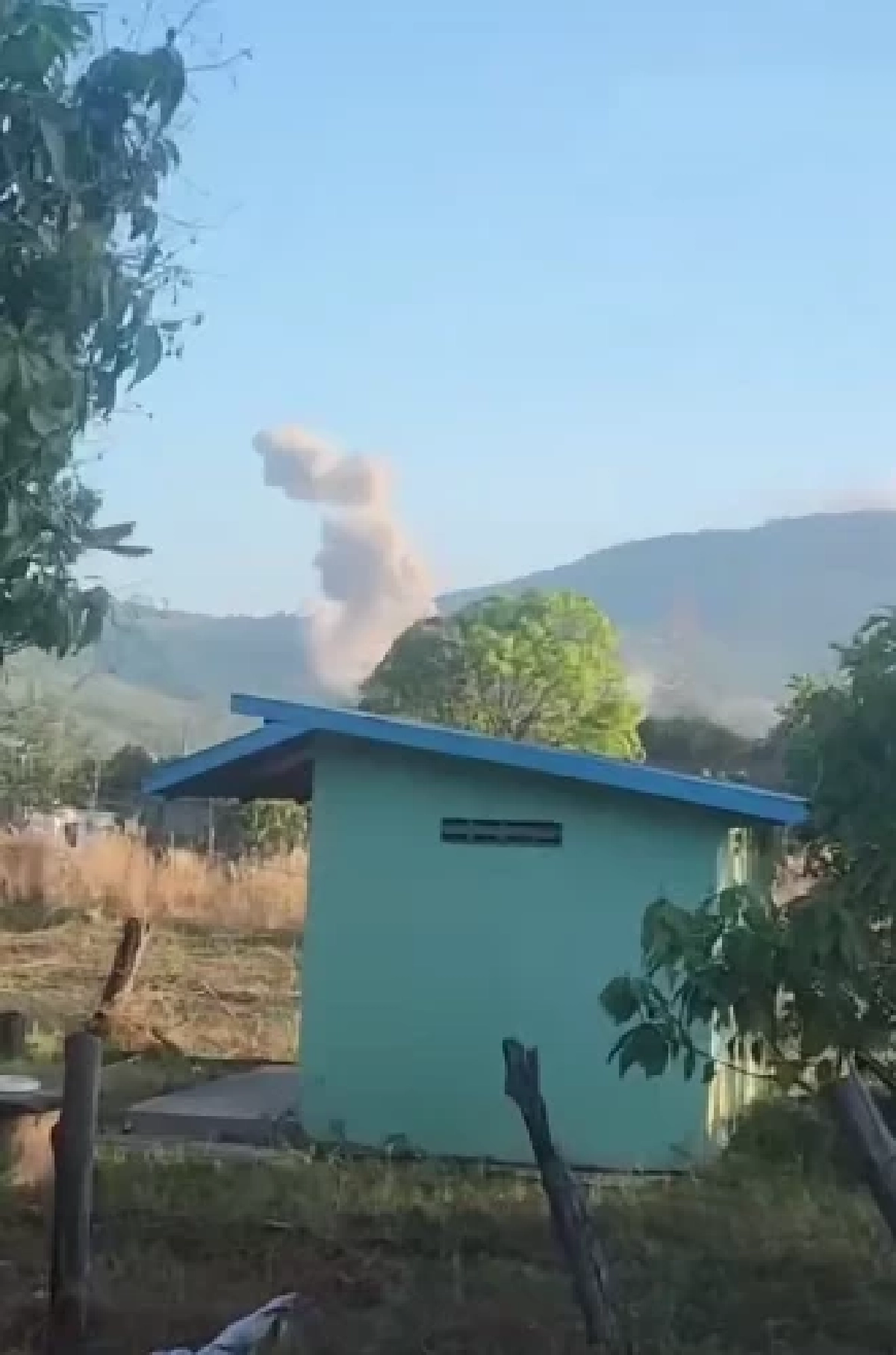 เปิดภาพ "ฮุนเซน" นั่งบัญชาการด้วยตัวเอง พร้อมนายทหารระดับสูง