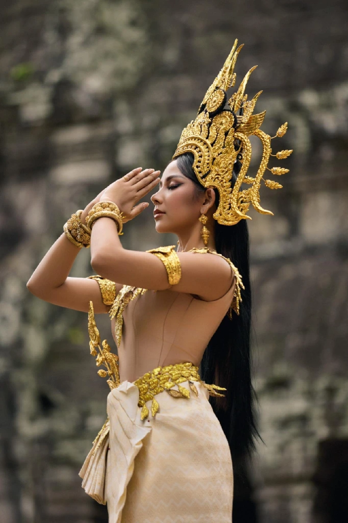 เปิดตัวชุดราชสำนักเขมร สังคมไทยตั้งคำถามเรื่องความคล้าย