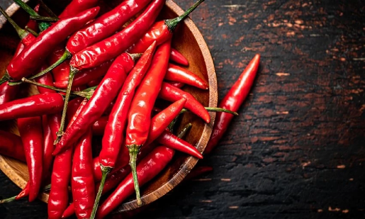 ระวังก่อนกิน! เปิดลิสต์ 5 ผักที่มีความเสี่ยงสารตกค้างมากที่สุด คนรักสุขภาพควรรู้