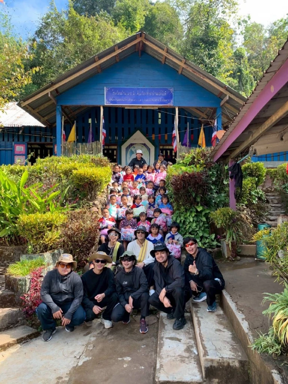 นุ๊ก-ปาย นำทีม “ปันสุขเพื่อน้อง” ปรับปรุงโรงเรียนห่างไกล