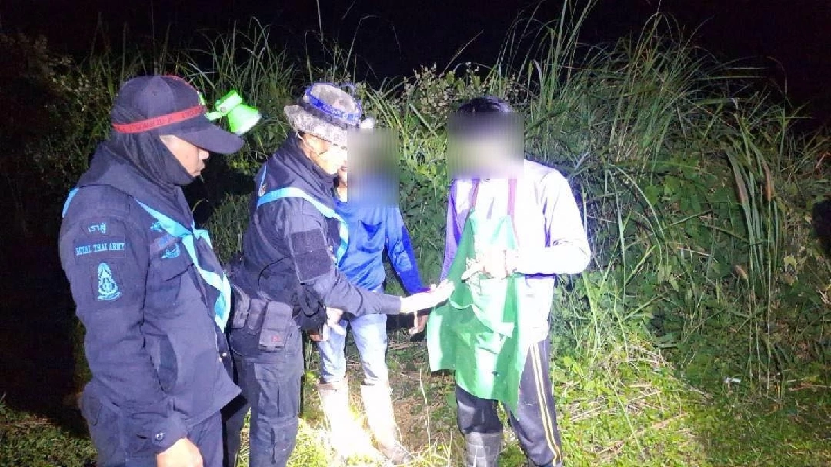 ทหารพราน ร้อย.ฉก.ทพ.2108 ลาดตระเวนรวบ 2 ผู้ต้องหา พบยาบ้า 607 เม็ด