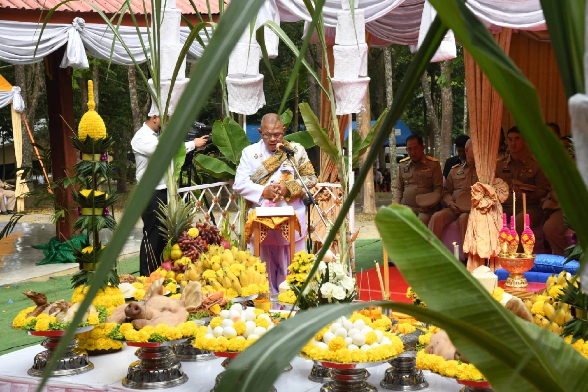 บวงสรวงตัดไม้จันทน์หอม เตรียมงานพระราชพิธีถวายพระเพลิงพระบรมศพ
