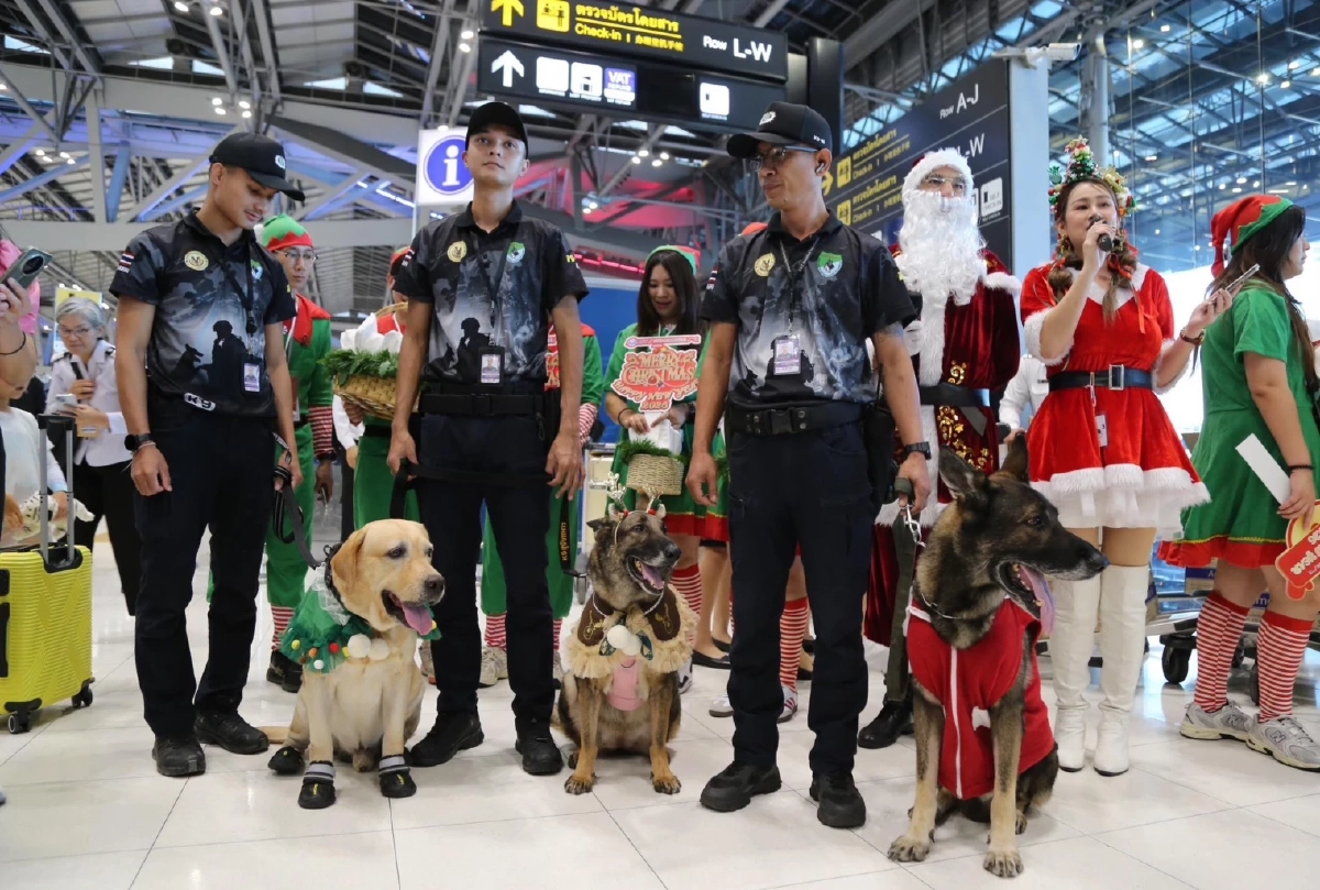 สุวรรณภูมิส่งความสุข แจกตุ๊กตา-ของขวัญผู้โดยสาร ช่วงคริสต์มาส