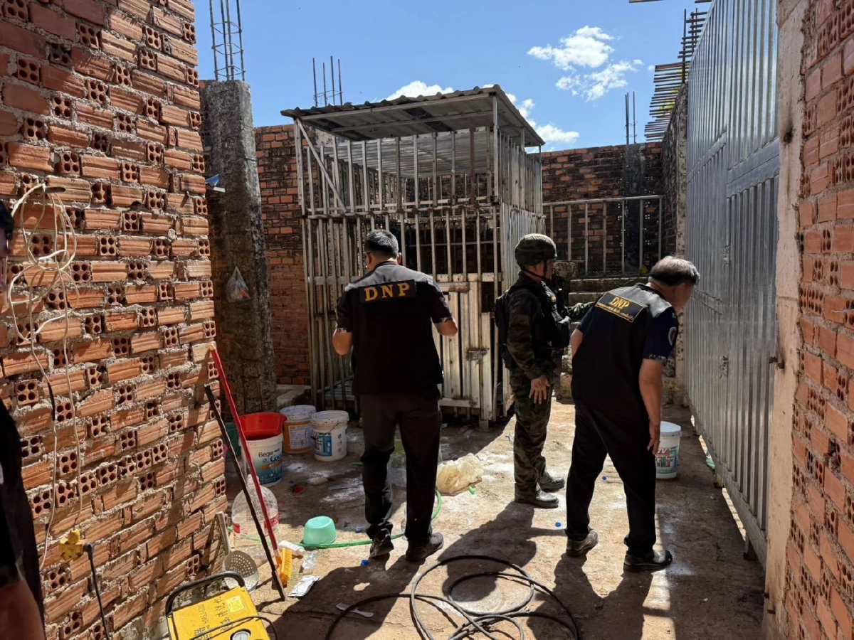 นาทีชีวิต! บุกช่วย 5 สัตว์ป่าถูกทิ้งอดอาหารคาบ่อนกัมพูชา