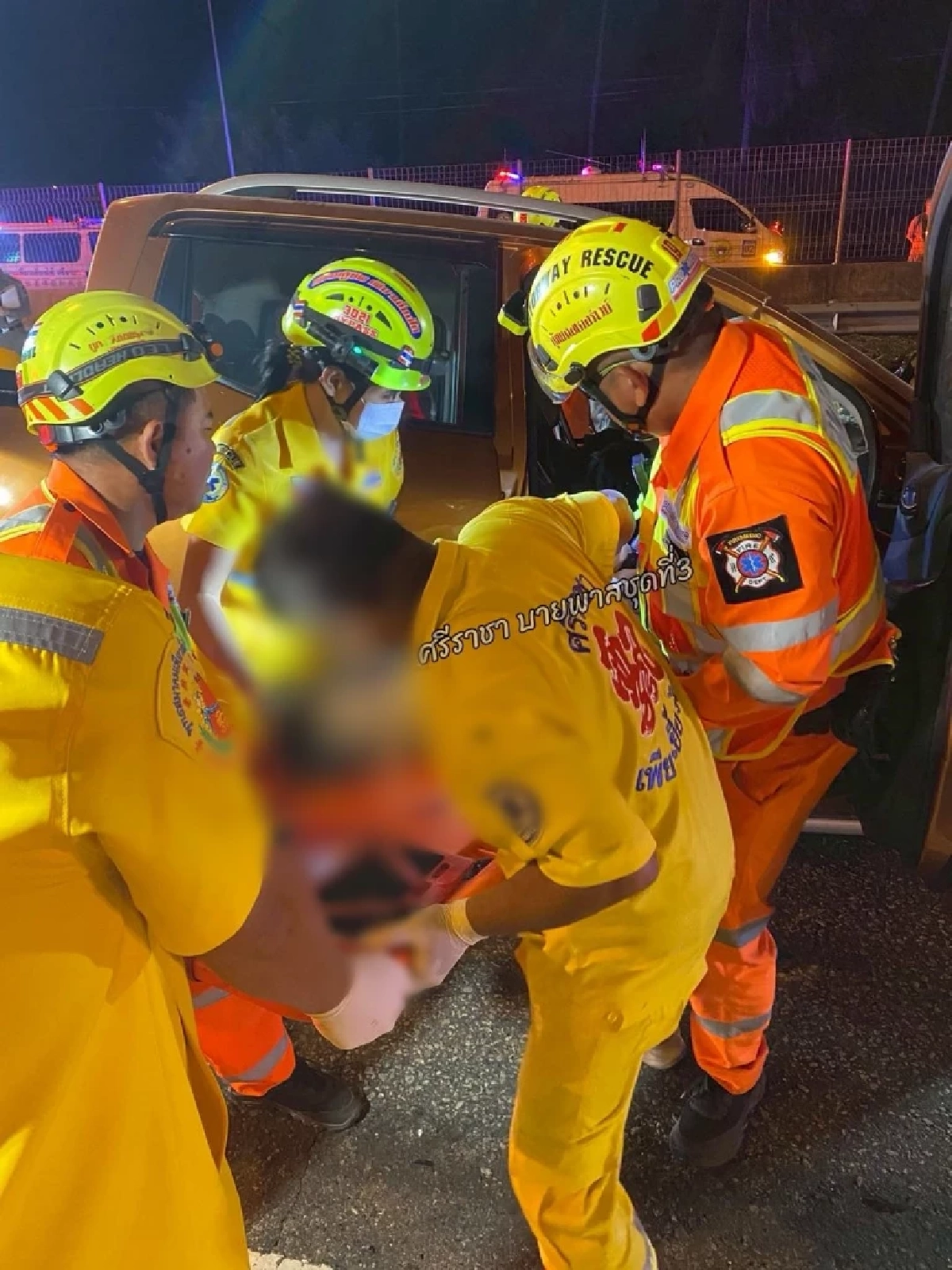 กระบะ ชนท้ายรถพ่วง 18 ล้อ ดับ 4 สาหัส 1 ราย เผยรายชื่อผู้เสียชีวิต