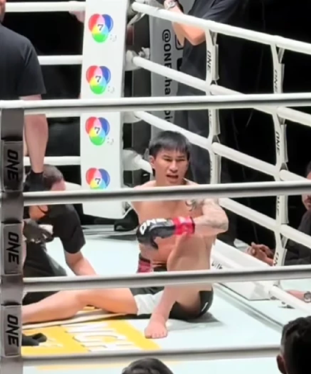 เปิดนาที "ตะวันฉาย" ถูก "หลิว เมิงหยาง" เตะตัดขา ลงไปนั่งตั้งแต่ยกแรก