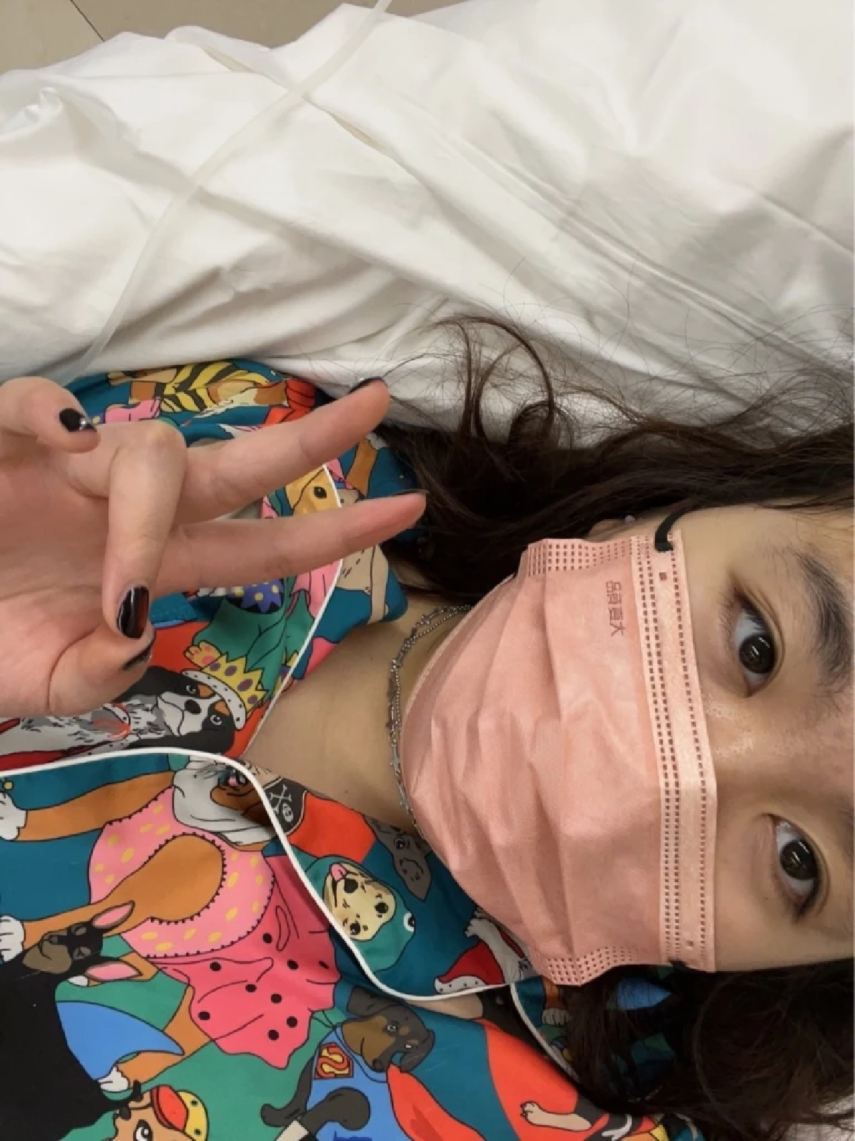 น้องนกยูง ลูกสาวเสนาลิง ไข้สูงจนเป็นลมขณะอยู่จีน เข้ารพ.ด่วน