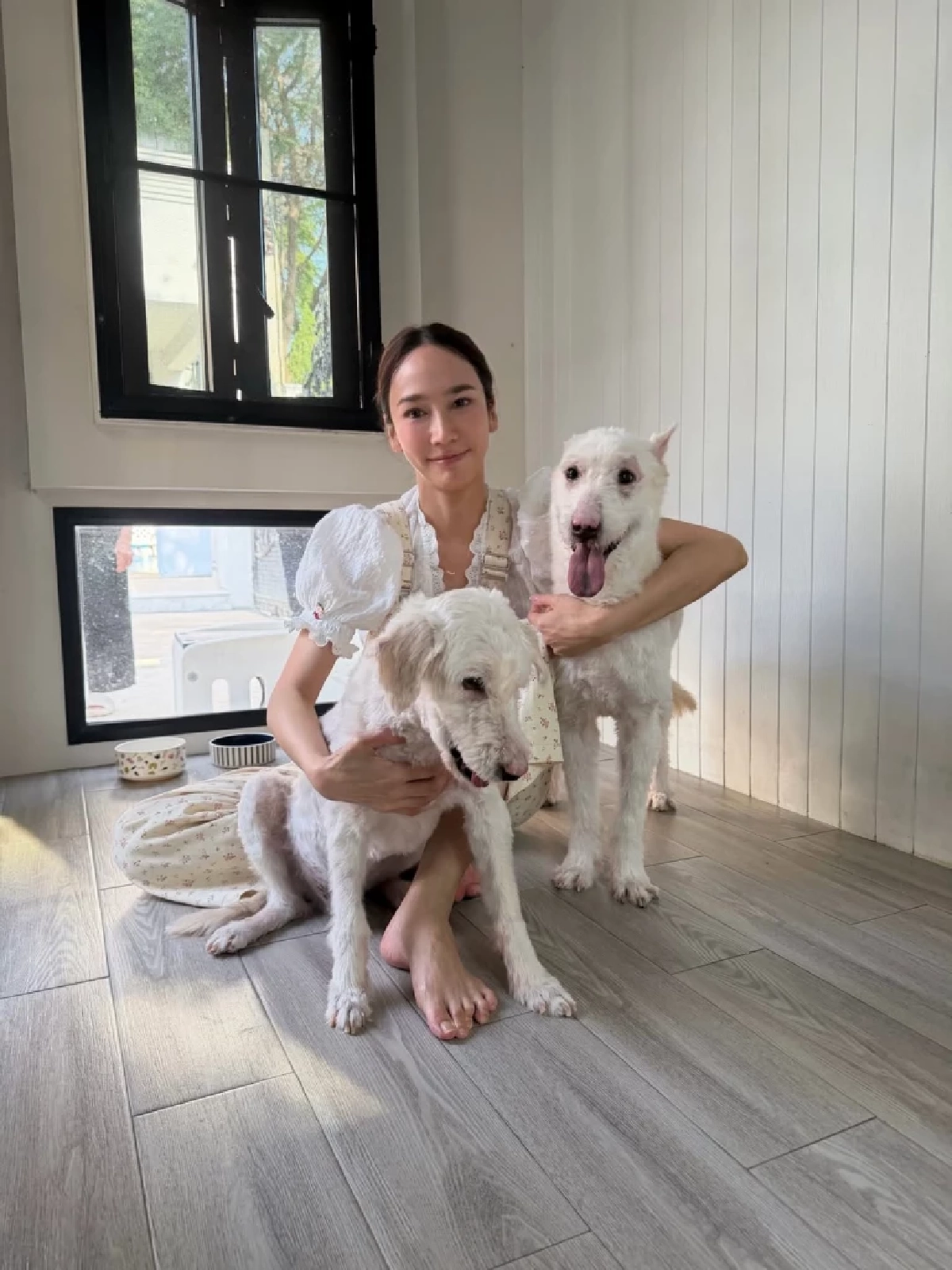 ส่องบ้านสวนต่างจังหวัดของ “อั้ม พัชราภา”  รายล้อมด้วยต้นไม้