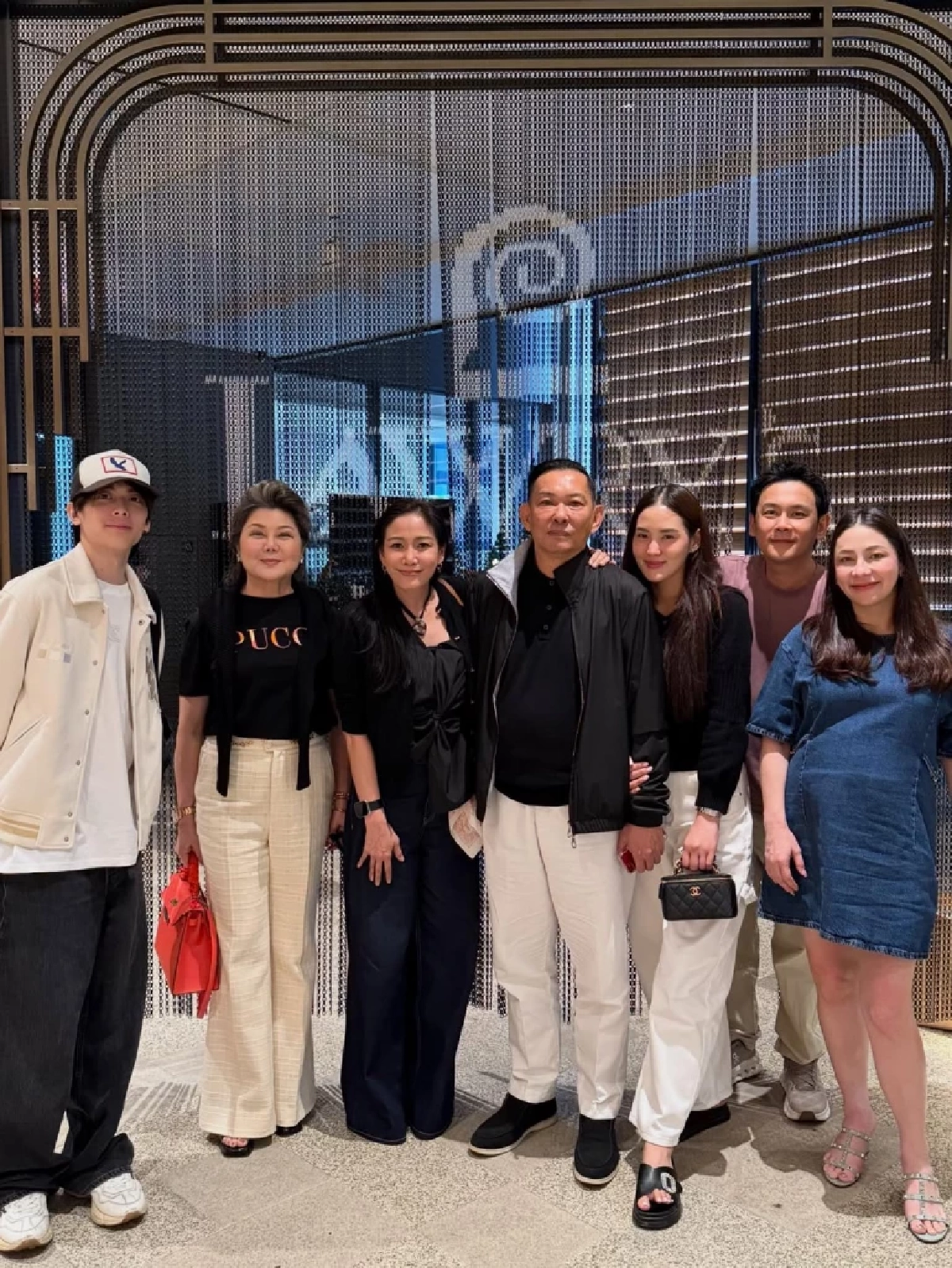 ควันหลงวันพ่อ สามรุ่นความหล่อรวมเฟรม เผยโมเมนต์อบอุ่น 