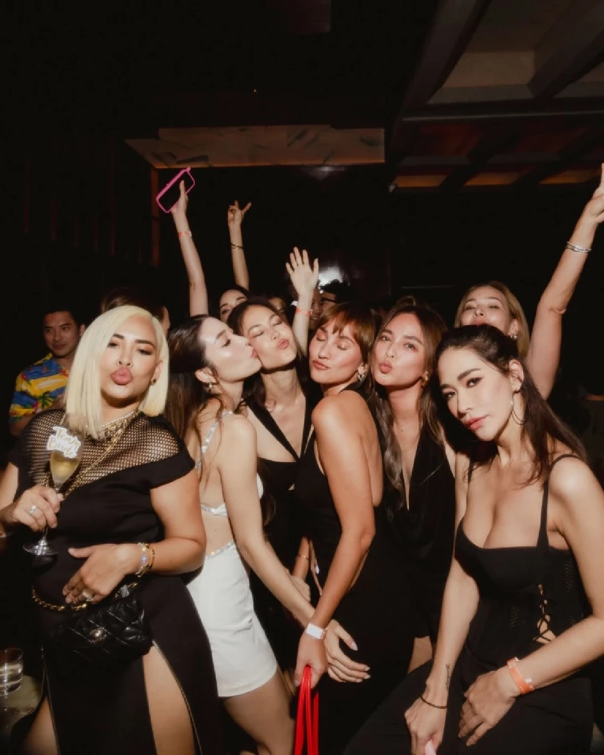 แตกหักกลางทาง! พอลล่า–เจนสุดา เข้าพบ ปอศ. ยืนยันเอาผิด “นานา”