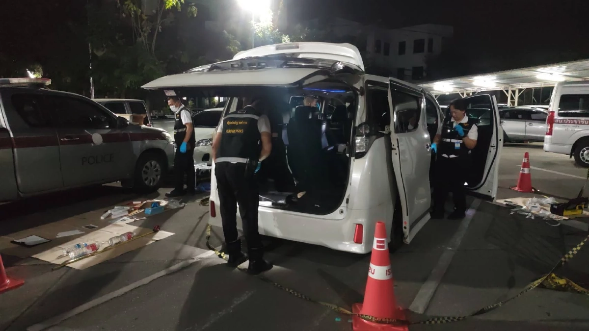 เปิดภายใน รถตู้หรู ผู้ก่อเหตุ ลั่นไกบนทางด่วน เห็นแล้วถึงกับตกใจ