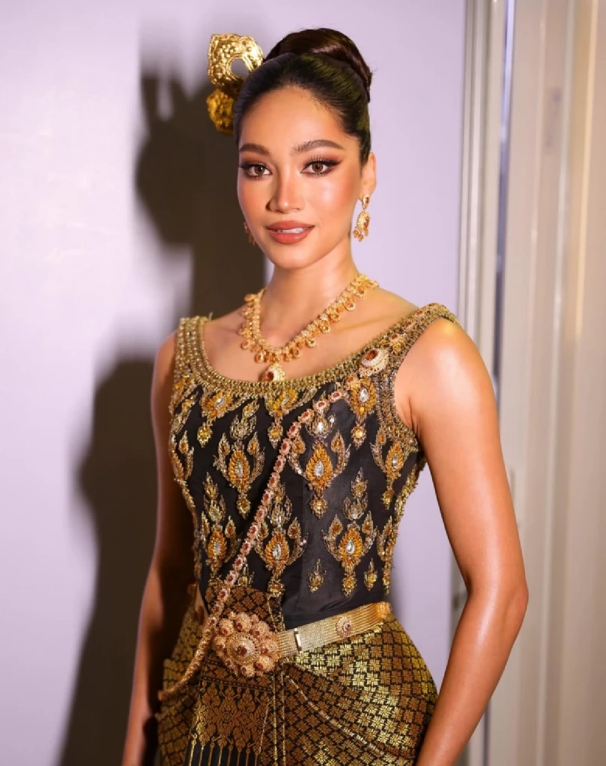 งามอย่างสง่า “วาเนสซ่า” เปิดใจหลังถือป้ายกัมพูชาในพิธีซีเกมส์ 