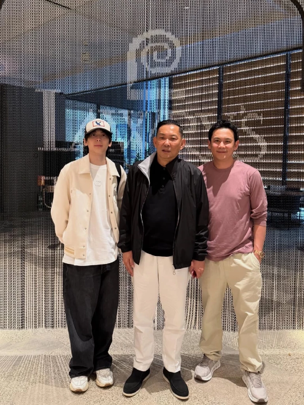 ควันหลงวันพ่อ สามรุ่นความหล่อรวมเฟรม เผยโมเมนต์อบอุ่น 