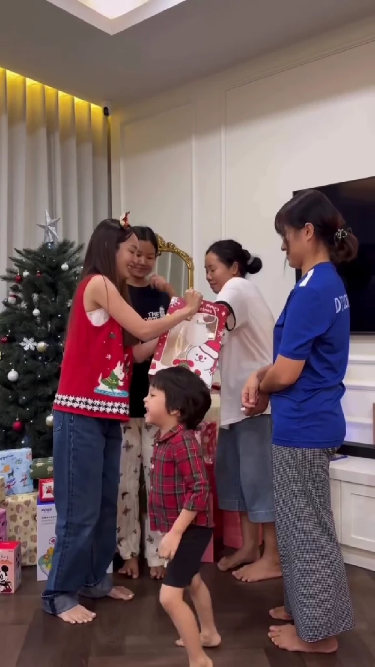  ใจป้ำของจริง  “ปุ้มปุ้ย-กวินท์” แจกโบนัสแม่บ้านจุก ๆ คอมเมนต์ถล่ม 