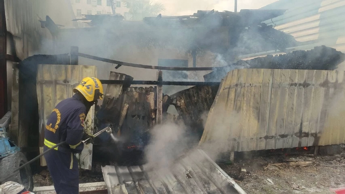 เพลิงไหม้บ้านเรือนประชาชนภายในหมู่บ้าน จ.สมุทรปราการ