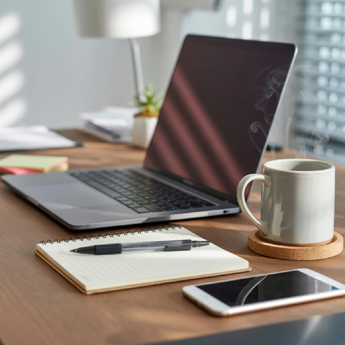 เผยเคล็ดลับ 3 ไอเทมลับบนโต๊ะทำงาน ที่คน EQ สูงต้องมี