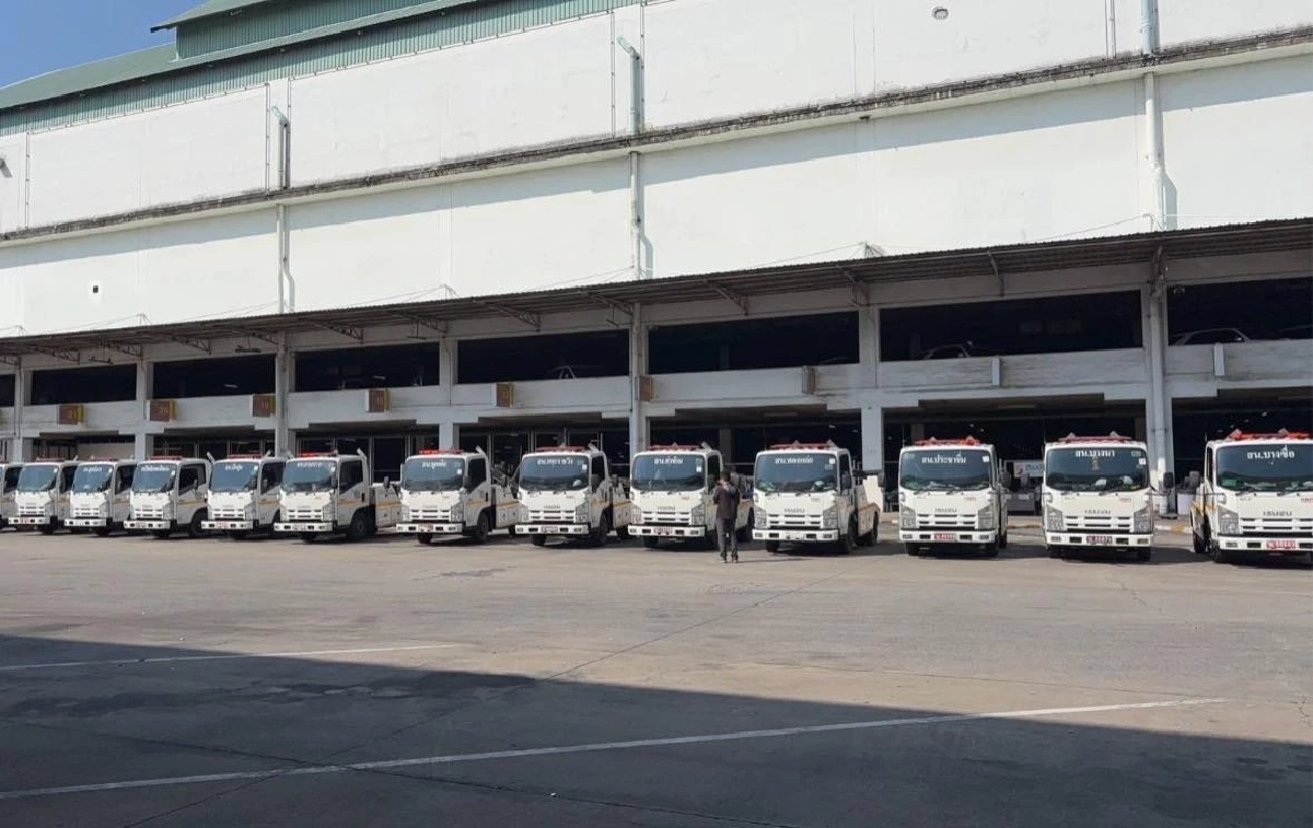 สำนักงานตำรวจแห่งชาติ ส่ง รถยก 40 คันจากนครบาล ช่วยชาวหาดใหญ่