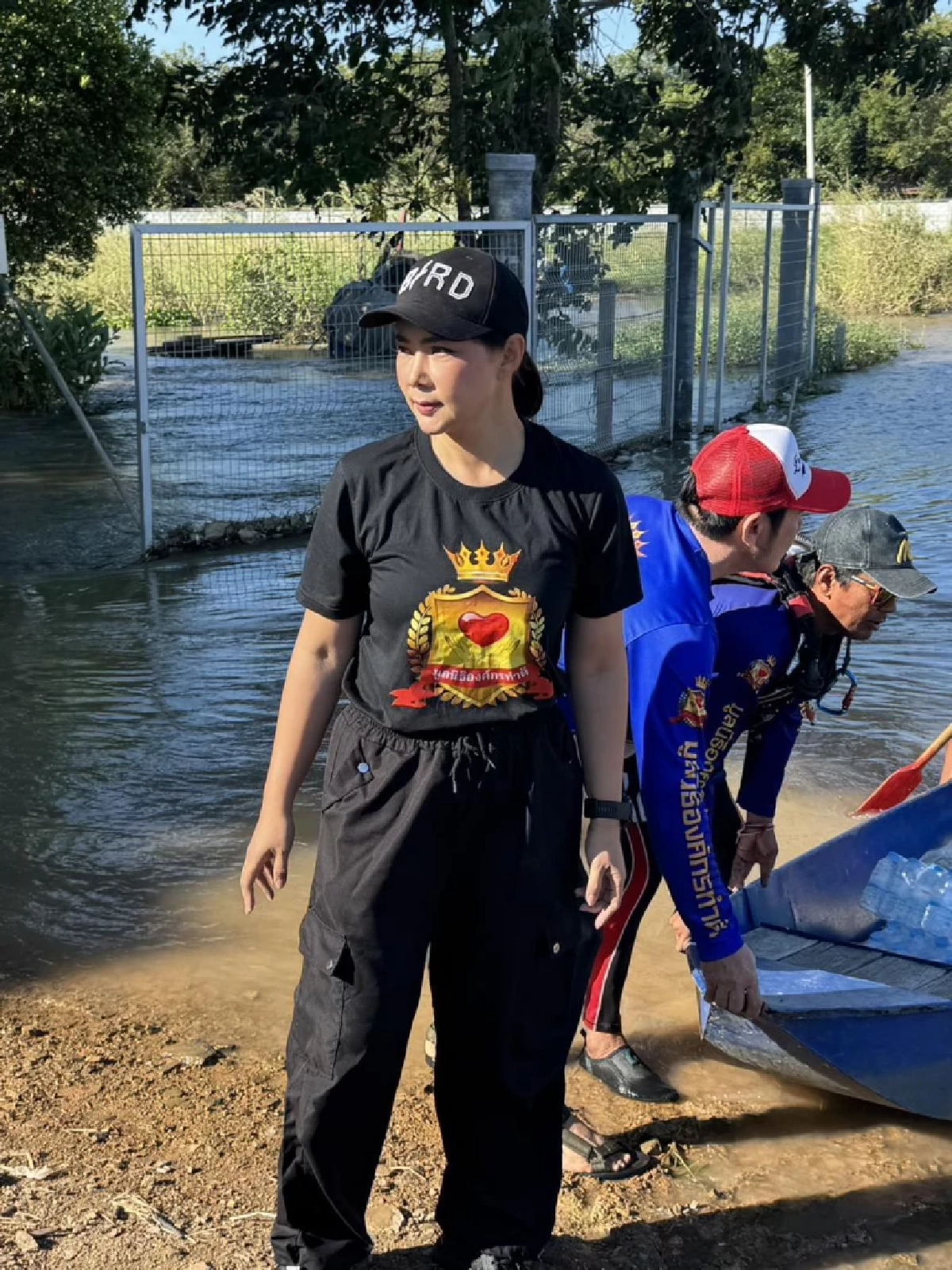  “บุ๋ม ปนัดดา” เจอดราม่าหนัก เคลียร์ขยะ  แต่โดนชาวบ้านด่าใส่