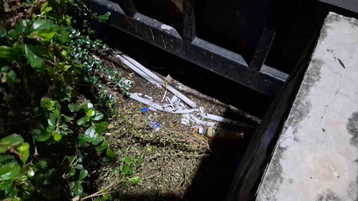 หนุ่มลาวย่องขโมยราวตากผ้า พลาดเหยียบหลังคาแตก ร่วงจากดาดฟ้า