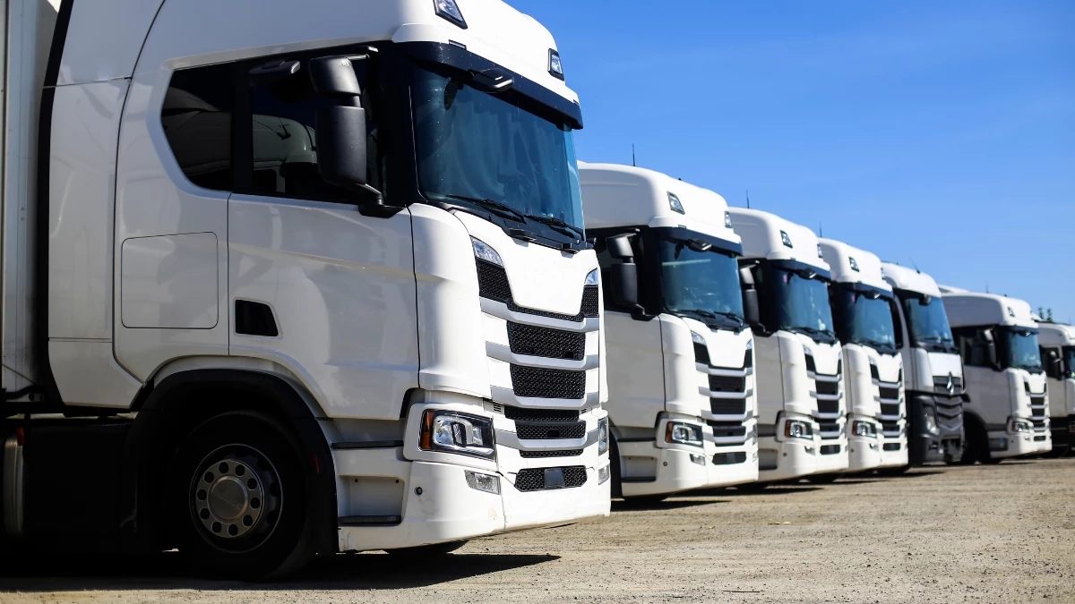 ขับแช่ขวาไม่รอด! รถใหญ่ผิดกฎหมายจราจร เจอทั้งจับทั้งปรับ