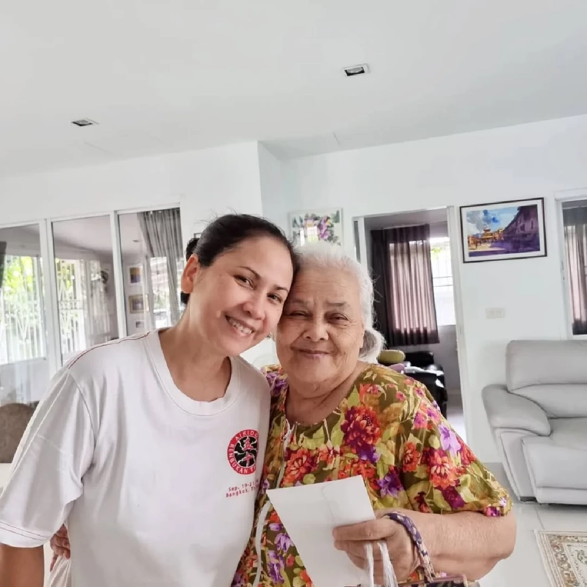 “เจี๊ยบ ปวีณา” สุดอาลัย สูญเสียคุณแม่ เผยข้อความสุดเศร้าในไอจี