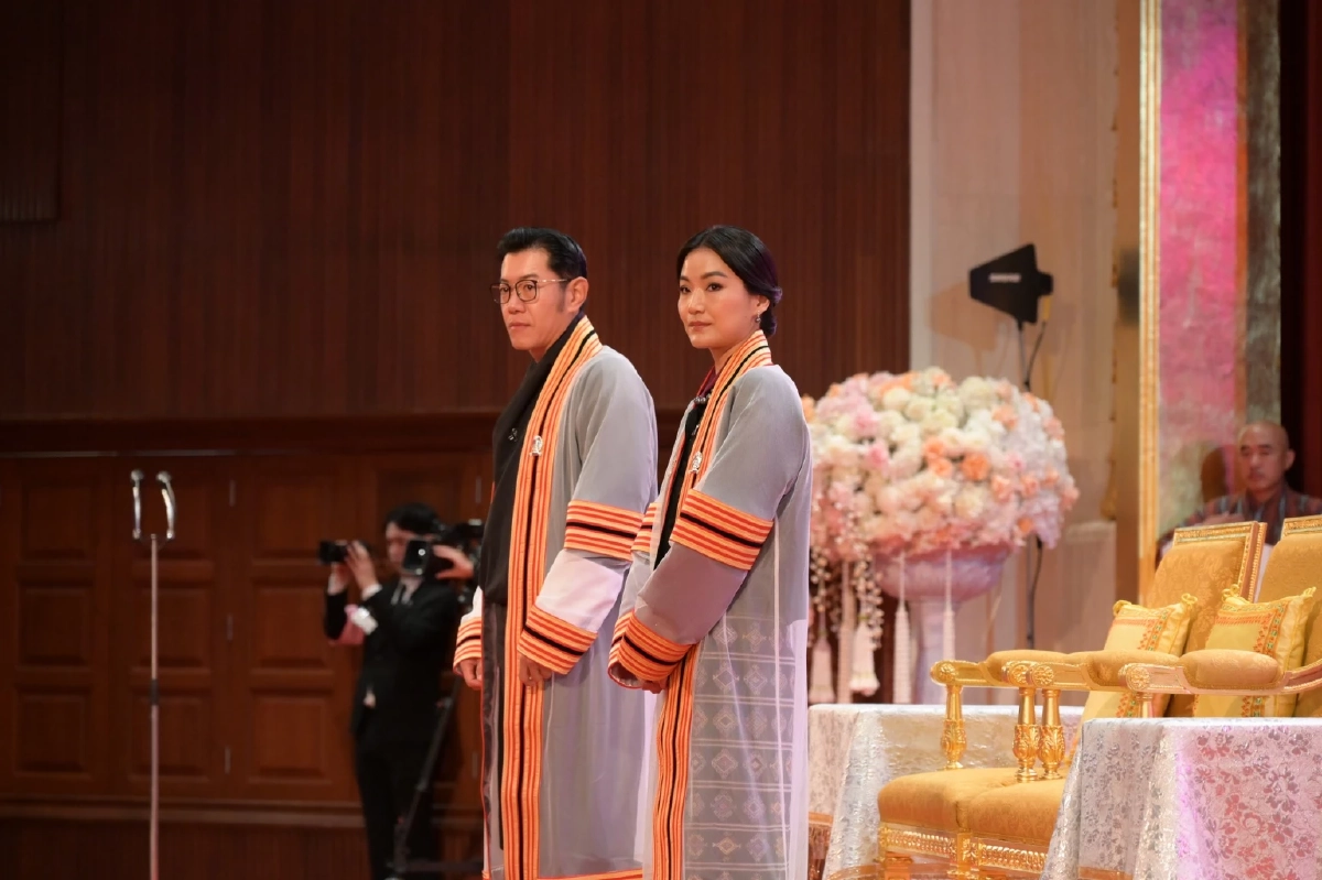 จุฬาฯ ทูลเกล้าฯ ถวายปริญญาดุษฎีบัณฑิตฯ แด่กษัตริย์จิกมี–ราชินี