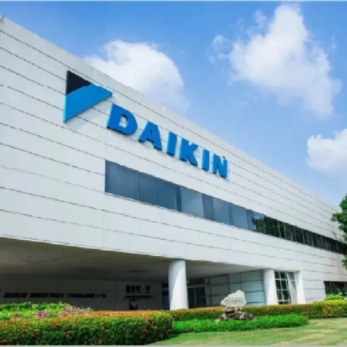 ไดกิ้นให้เฉพาะพนักงานนอกสหภาพฯ กลับเข้าทำงาน 8 ธ.ค. นี้