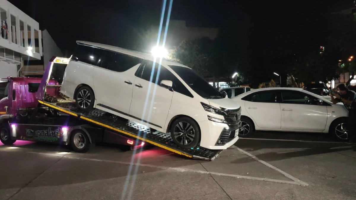 เปิดภายใน รถตู้หรู ผู้ก่อเหตุ ลั่นไกบนทางด่วน เห็นแล้วถึงกับตกใจ