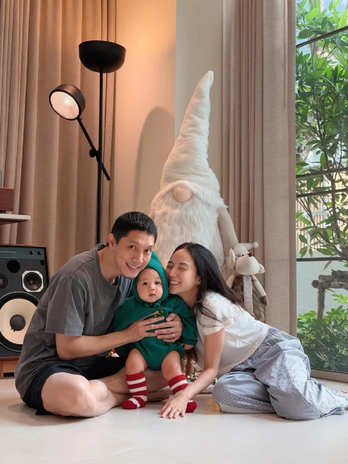 ไม่ใช่พวงมาลัยแล้ว! “ปั๊บ โปเตโต้” รับของขวัญสุดพิเศษบนเวที  