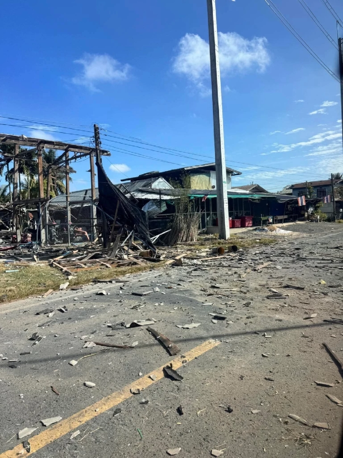 กัมพูชา รัว BM-21 ถล่มบ้านเรือนปชช.ชุมชนเสาธงชัย ชาวบ้านสาหัส 2 ราย