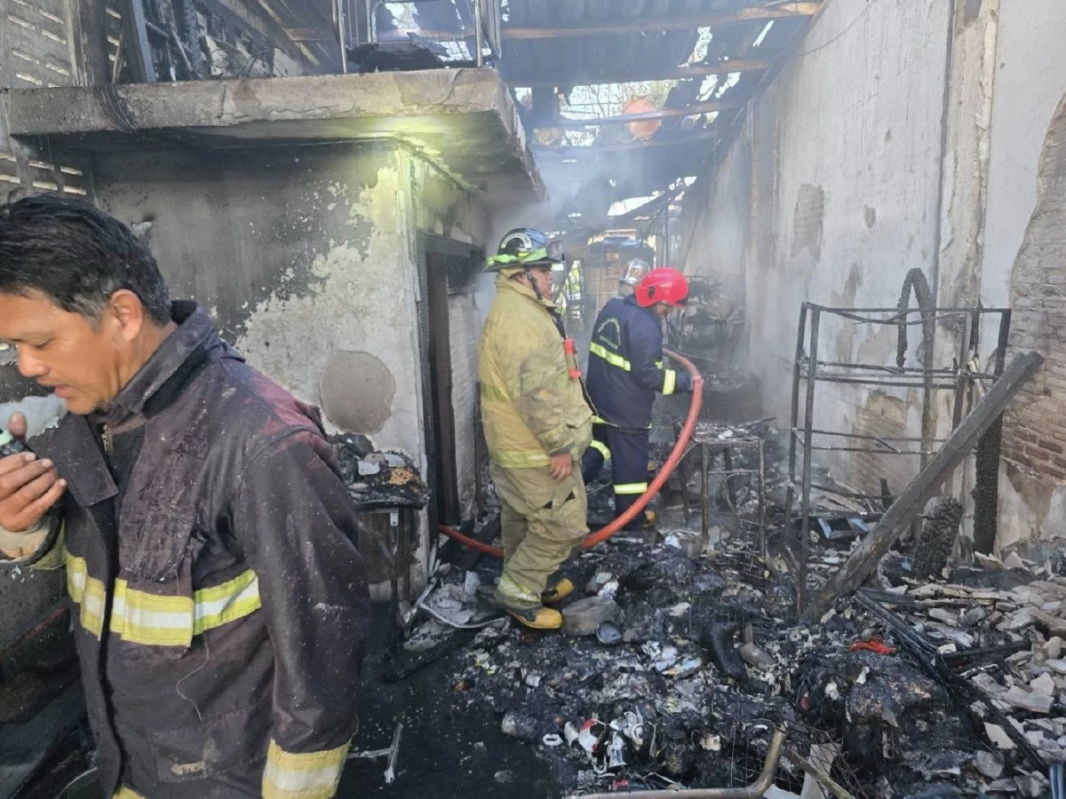 ไฟไหม้อาคารพาณิชย์ 3 ชั้น กลางเมืองชลบุรี สามารถคุมเพลิงไว้ได้