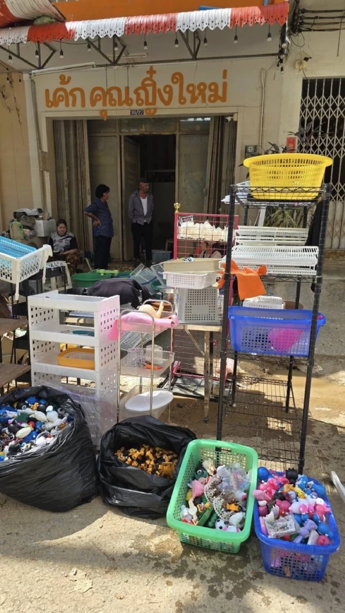 ร้านเค้กดังหาดใหญ่ ประกาศปิดยาว น้ำท่วมพรากทุกอย่างไปจากชีวิต