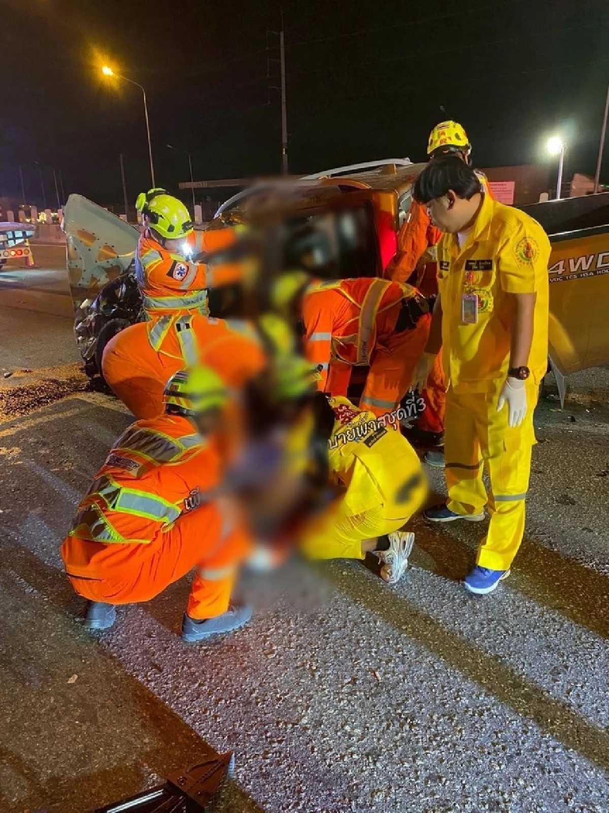 กระบะ ชนท้ายรถพ่วง 18 ล้อ ดับ 4 สาหัส 1 ราย เผยรายชื่อผู้เสียชีวิต