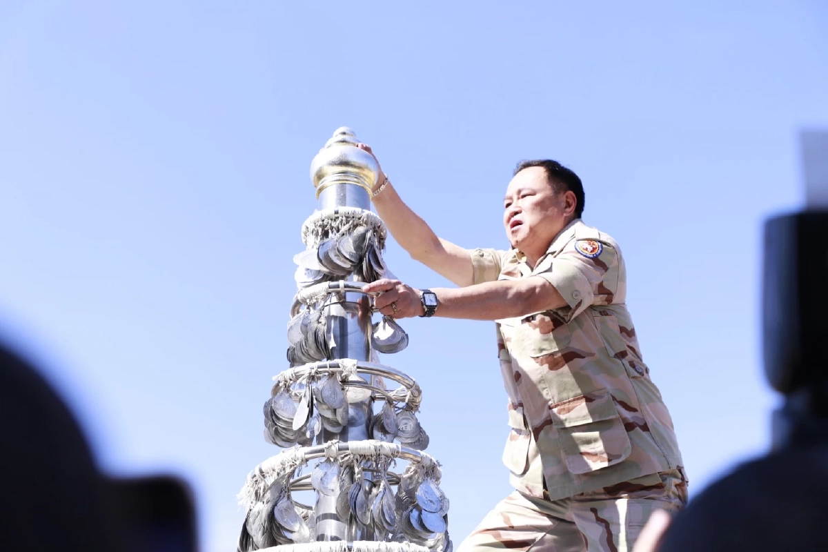 แห่ส่องเลข "อนุทิน" ปิดทองฐานฉัตร ตรงเบอร์ปาร์ตี้ลิสต์ ภูมิใจไทย