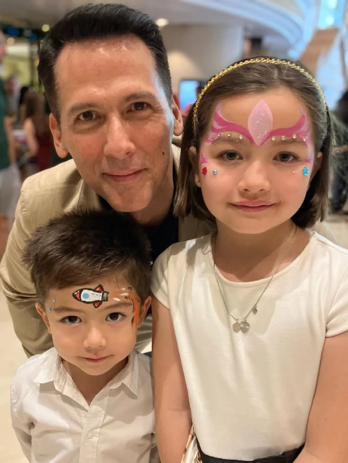 คุณพ่อสุดอบอุ่น! โอลิเวอร์ พูพาร์ท โพสต์ภาพคู่ลูก ๆ น่ารักสุด ๆ