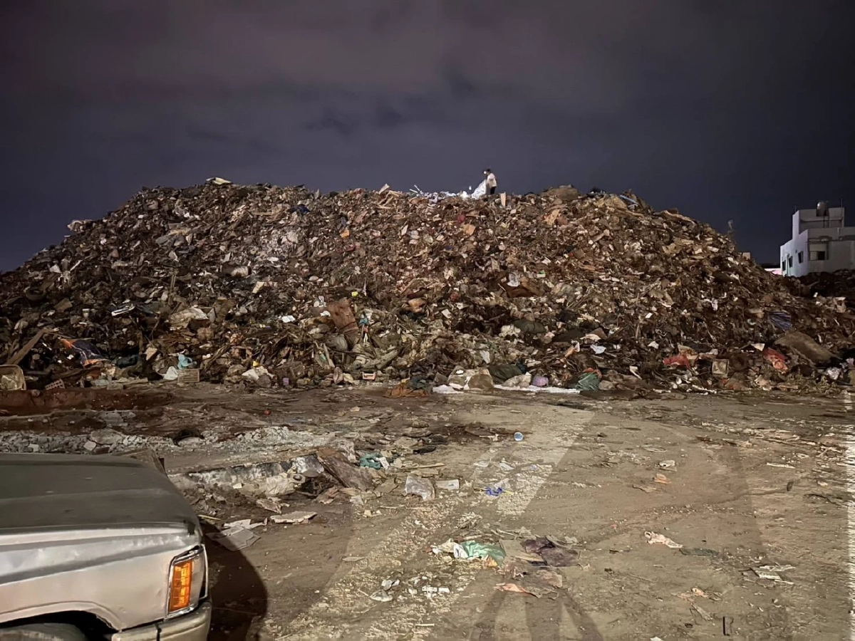 ทีมงานลุยกลางคืน! เร่งเคลียร์ขยะหาดใหญ่ คืนพื้นที่ให้ประชาชน