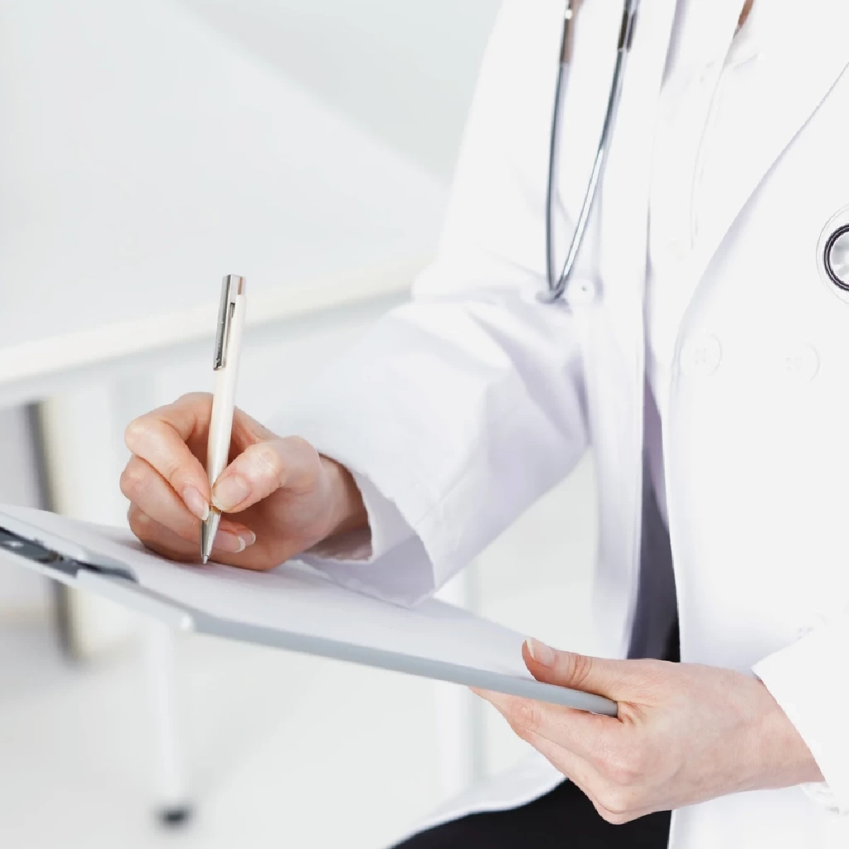 ยอดร้องเรียนแพทย์พุ่ง 550 เรื่อง! สบส.ตั้งศูนย์ไกล่เกลี่ย 5 ล้าน เร่งช่วยประชาชน