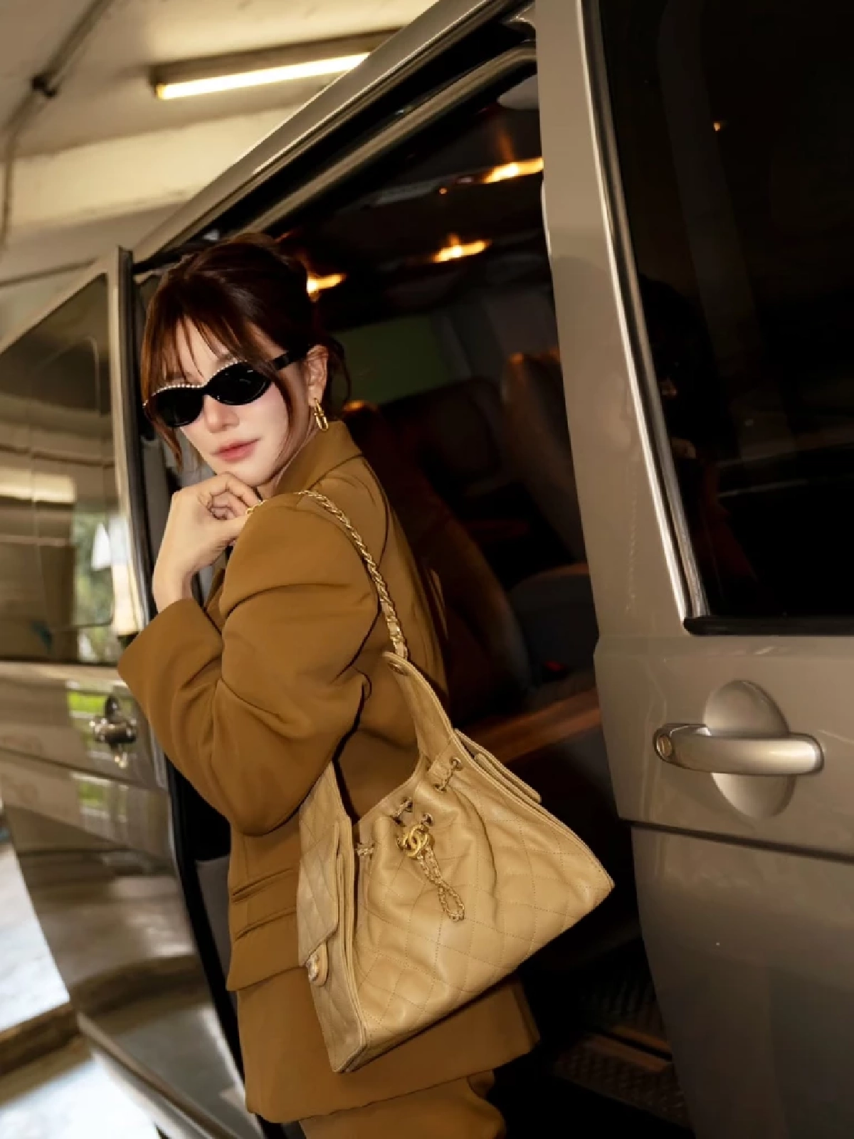 คุณแม่ลูกสองแต่สวยไม่พัก! “ก้อย รัชวิน” ลุคนี้ทำโซเชียลตะลึง