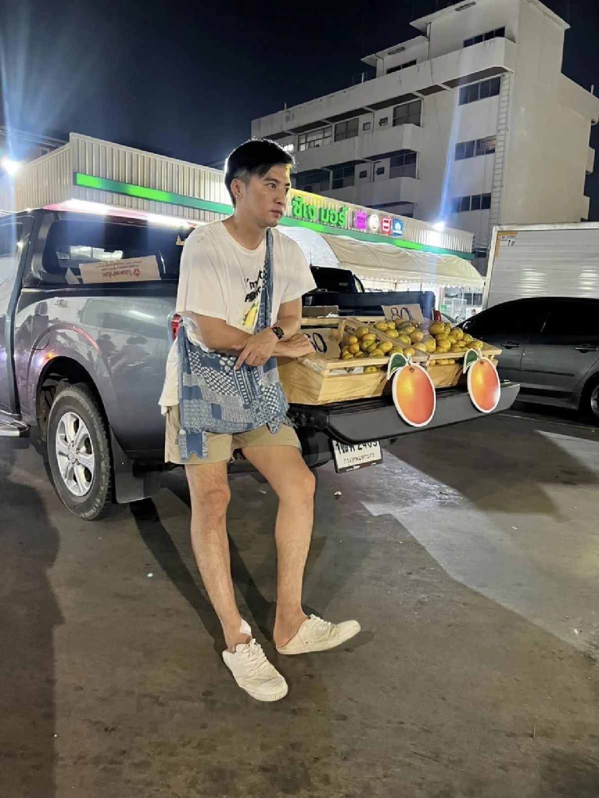 “โกสินทร์ ราชกรม” เปิดท้ายขายส้มฝาง แฟนคลับแห่อุดหนุน