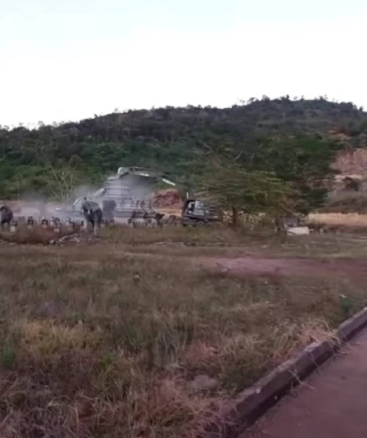 เปิดสาเหตุ ทหารช่างลุยรื้อรูปปั้นช่องอานม้า ไม่คิดเก็บเอาไว้