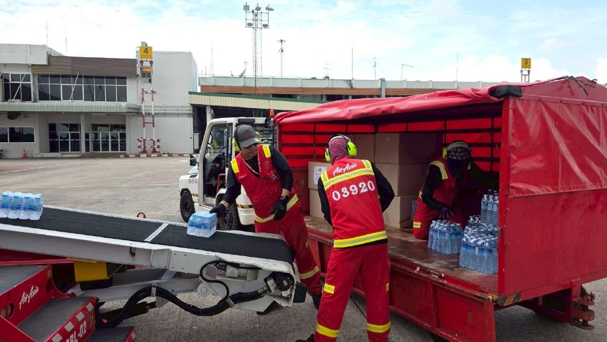 "แอร์เอเชีย" ขนส่งความห่วงใยคนไทยสู่ผู้ประสบอุทกภัยหาดใหญ่-นราธิวาส 