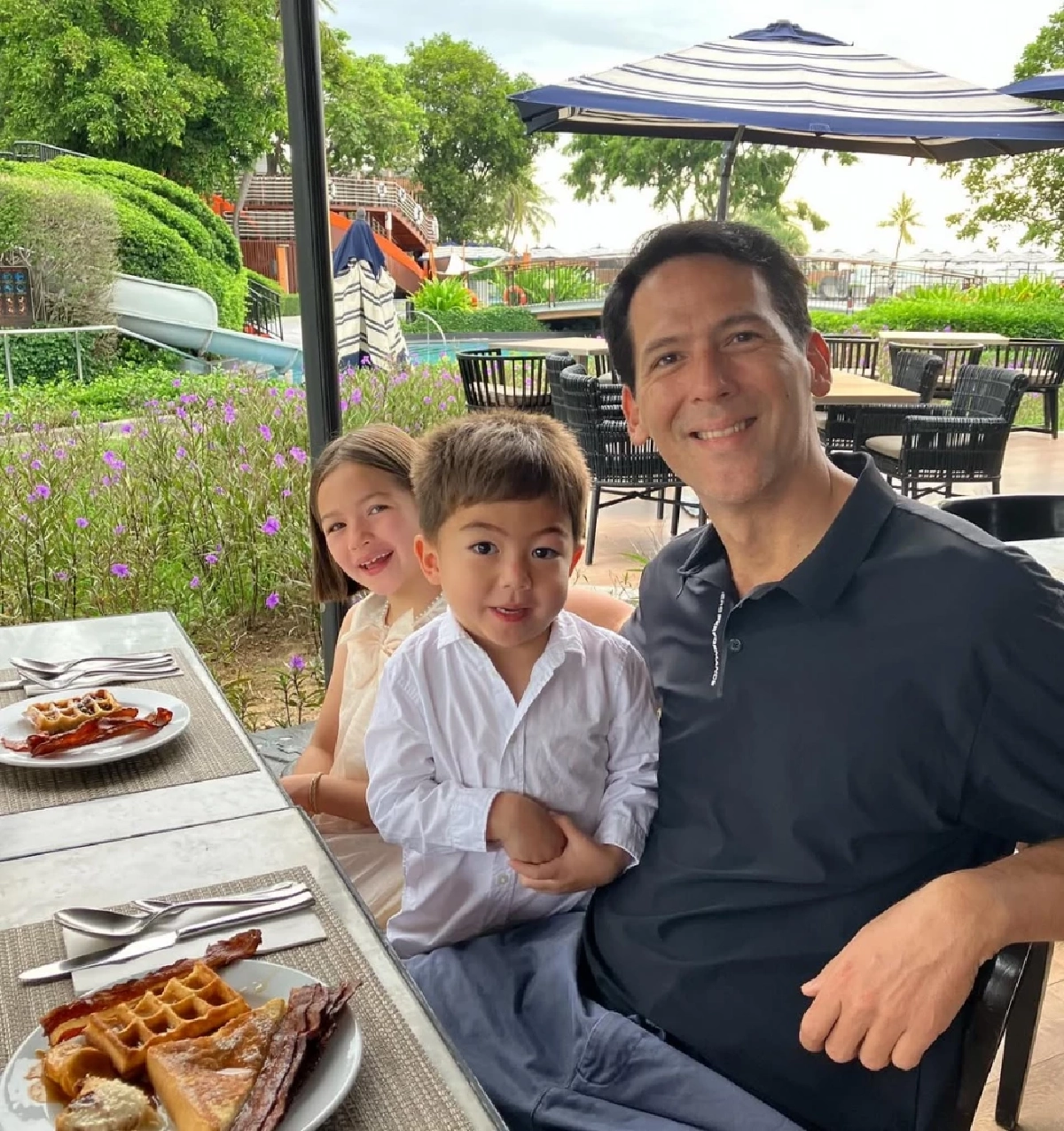 คุณพ่อสุดอบอุ่น! โอลิเวอร์ พูพาร์ท โพสต์ภาพคู่ลูก ๆ น่ารักสุด ๆ