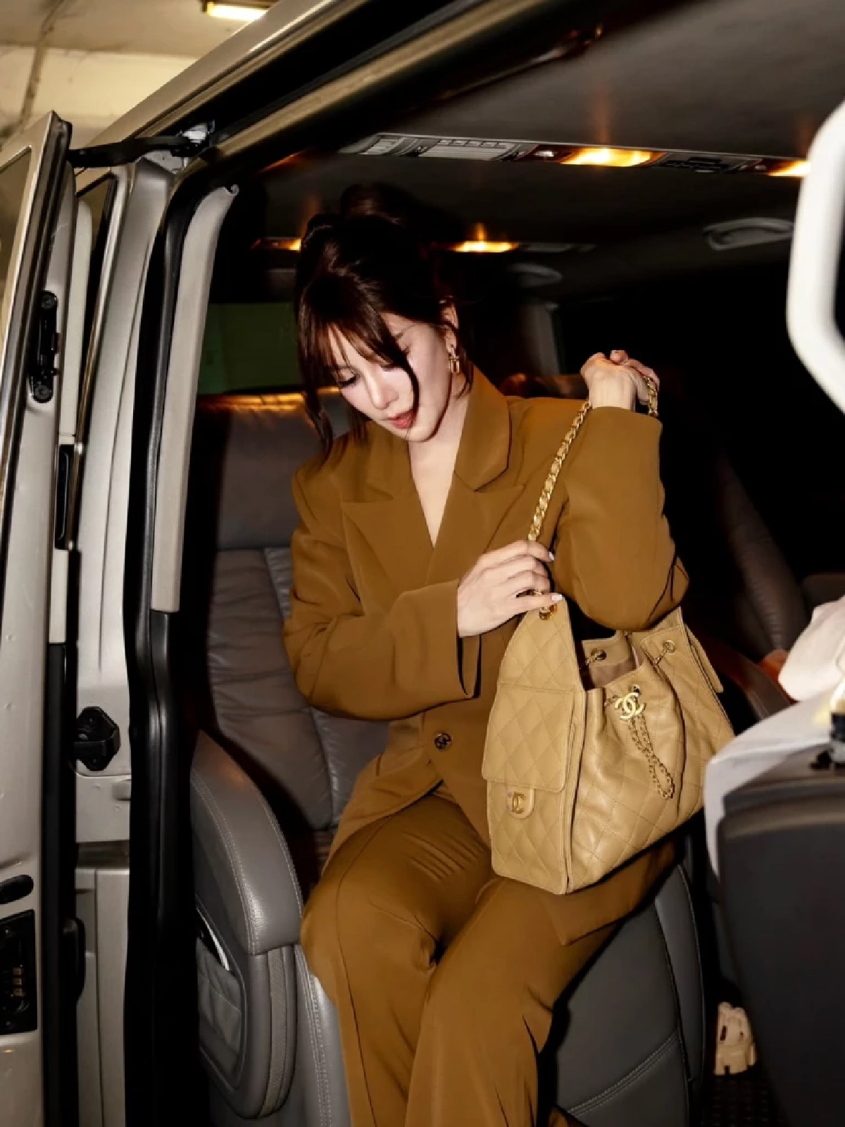 คุณแม่ลูกสองแต่สวยไม่พัก! “ก้อย รัชวิน” ลุคนี้ทำโซเชียลตะลึง