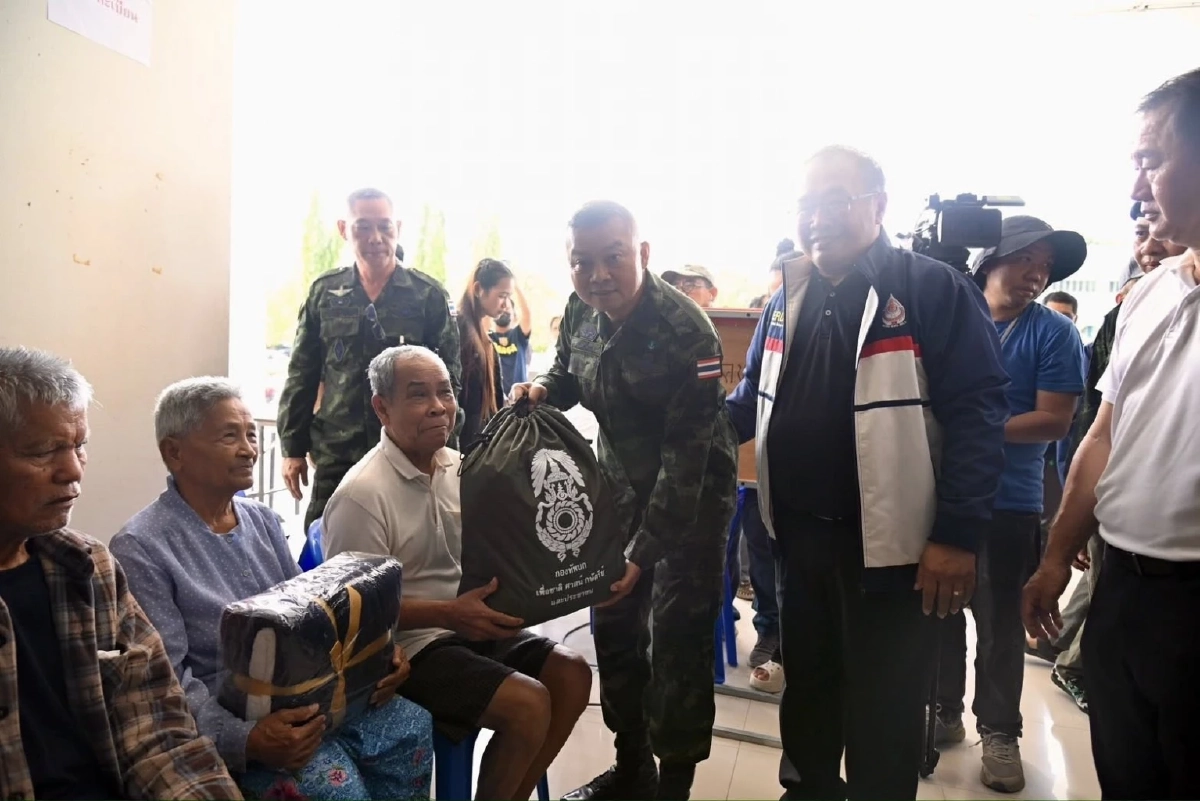 พลโท บุญสิน พาดกลาง อดีตแม่ทัพภาคที่ 2 ได้ลงพื้นที่ให้กำลังใจ