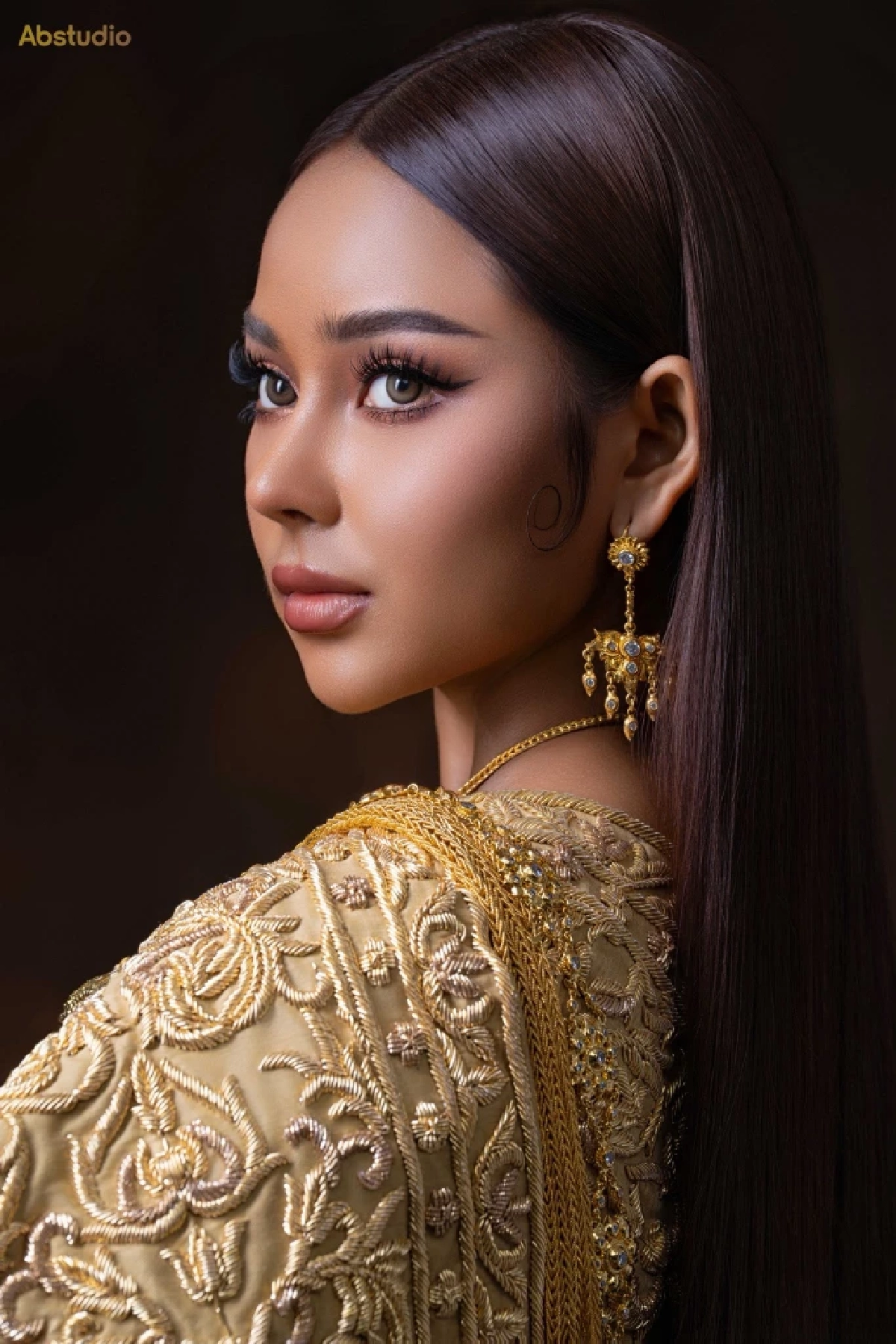 เปิดตัวชุดราชสำนักเขมร สังคมไทยตั้งคำถามเรื่องความคล้าย