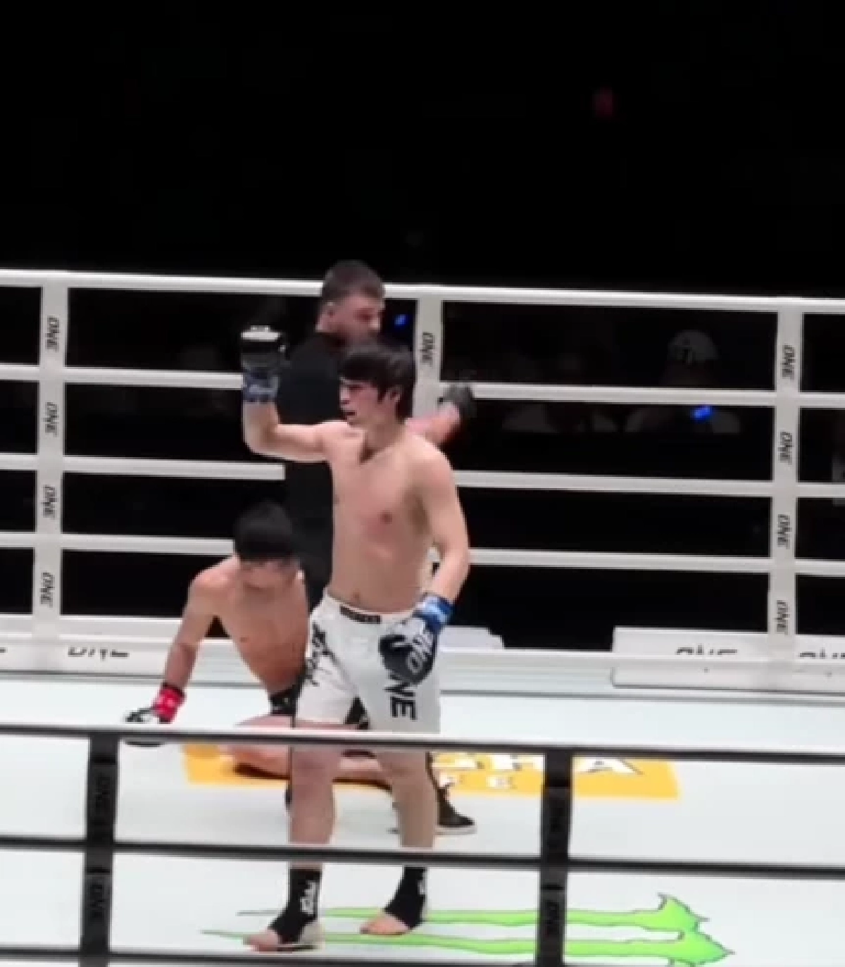 เปิดนาที "ตะวันฉาย" ถูก "หลิว เมิงหยาง" เตะตัดขา ลงไปนั่งตั้งแต่ยกแรก